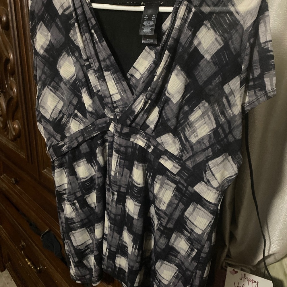 Axcess A Liz Claiborne Co. Black and White  Argyle Blouse